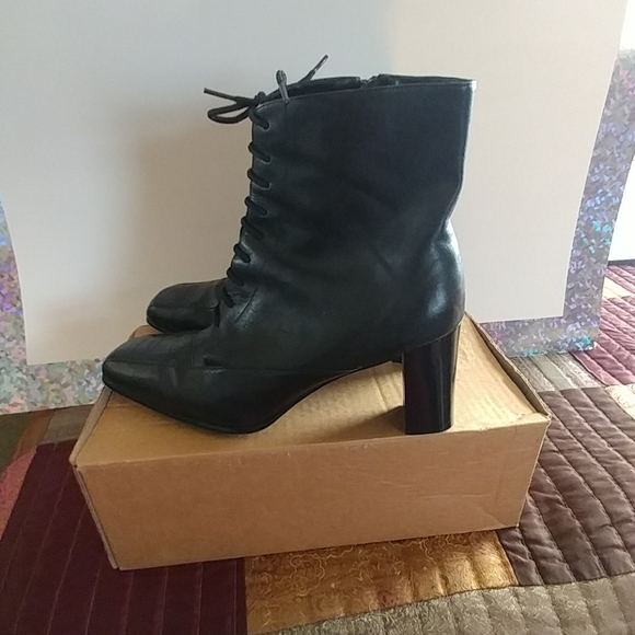 3 in. Leslie Fay Leather Ankle Boot with croc toe. - Picture 4 of 6